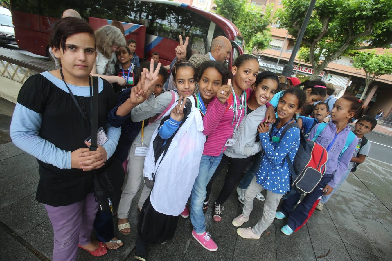 Las familias riojanas se encuentran con los niños saharauis que acogerán este verano