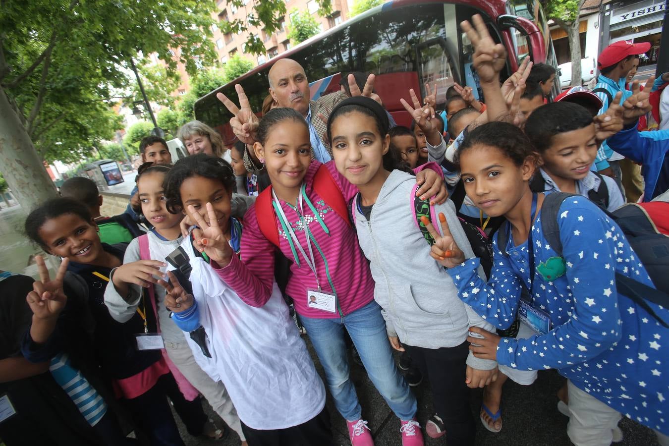 Las familias riojanas se encuentran con los niños saharauis que acogerán este verano