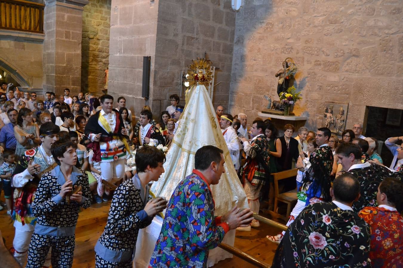 Danza de la Virgen Blanca en Ventosa