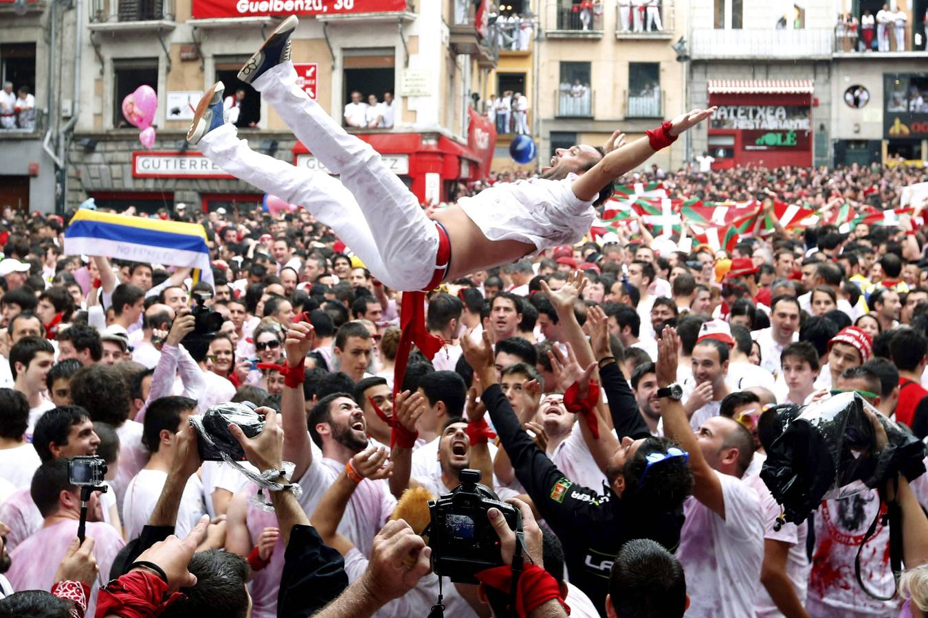El chupinazo abre las fiestas de San Fermín