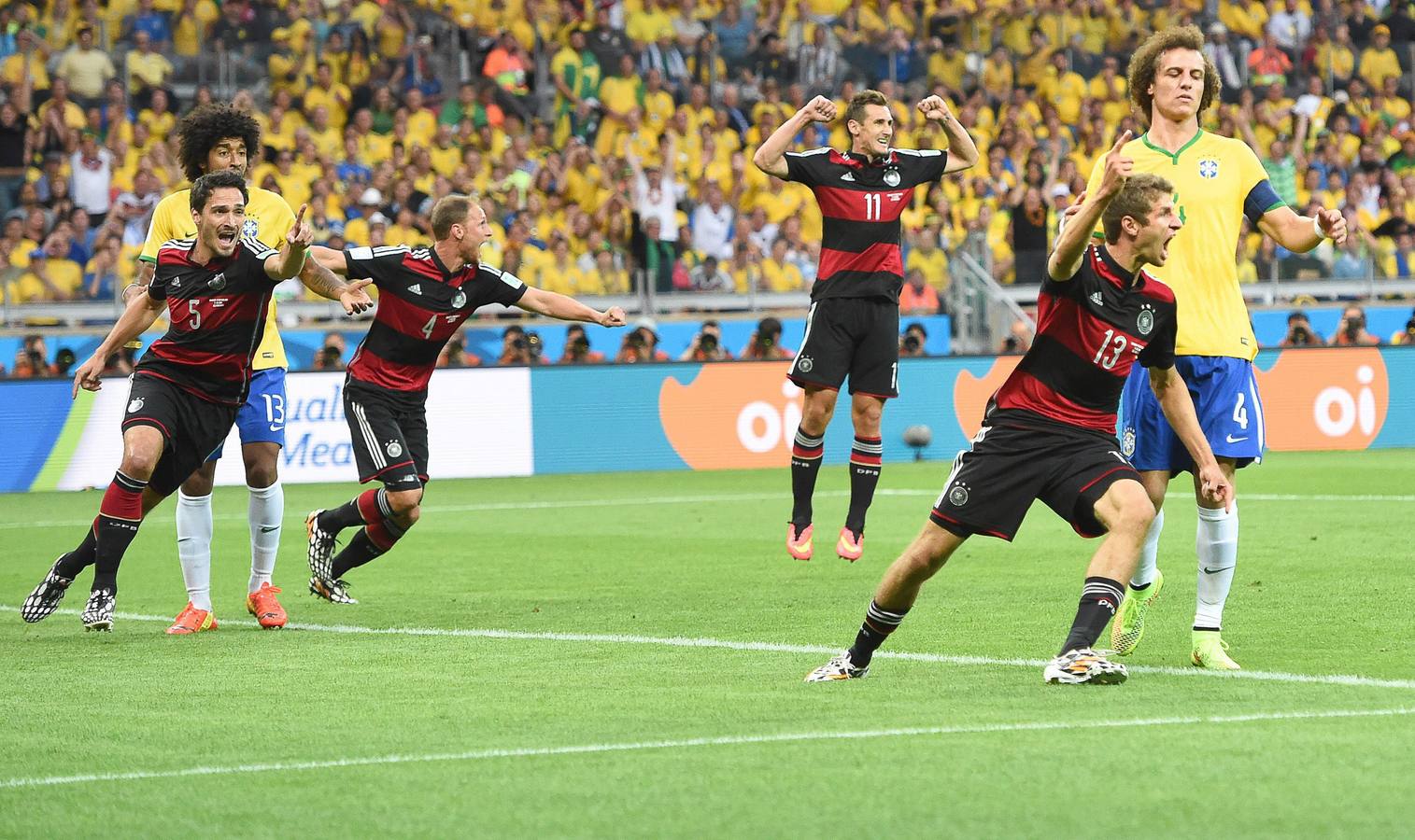 Müller celebra el tanto inicial.