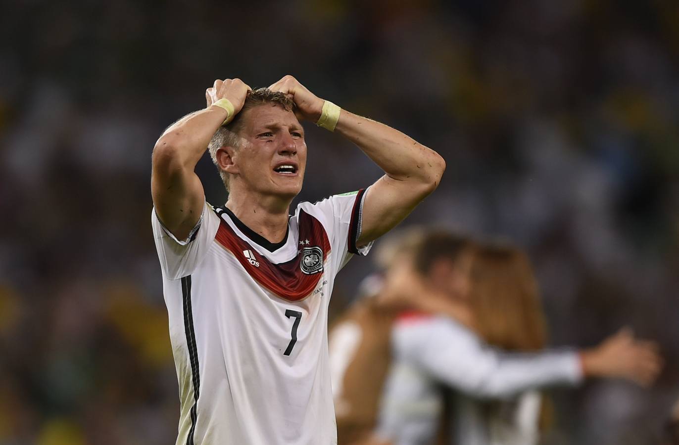 Schweinsteiger, emocionado tras coronarse campeón del mundo.