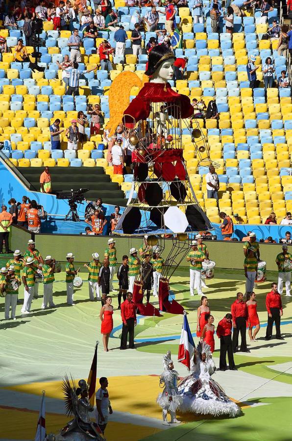 Una clausura con color, música y Shakira