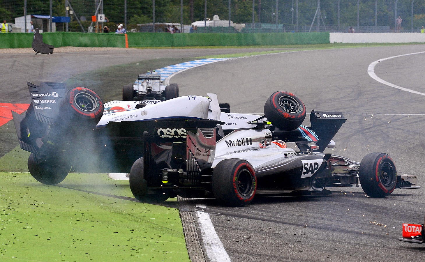 Felipe Massa choca con Kevin Magnussen