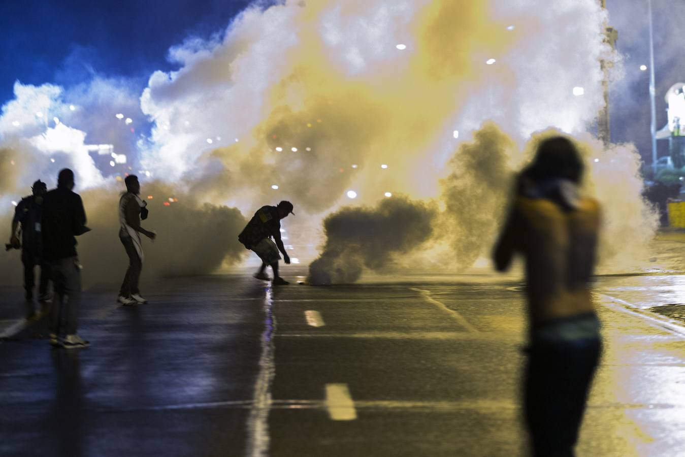 Nueva jornada de violencia en Ferguson tras la muerte de Brown