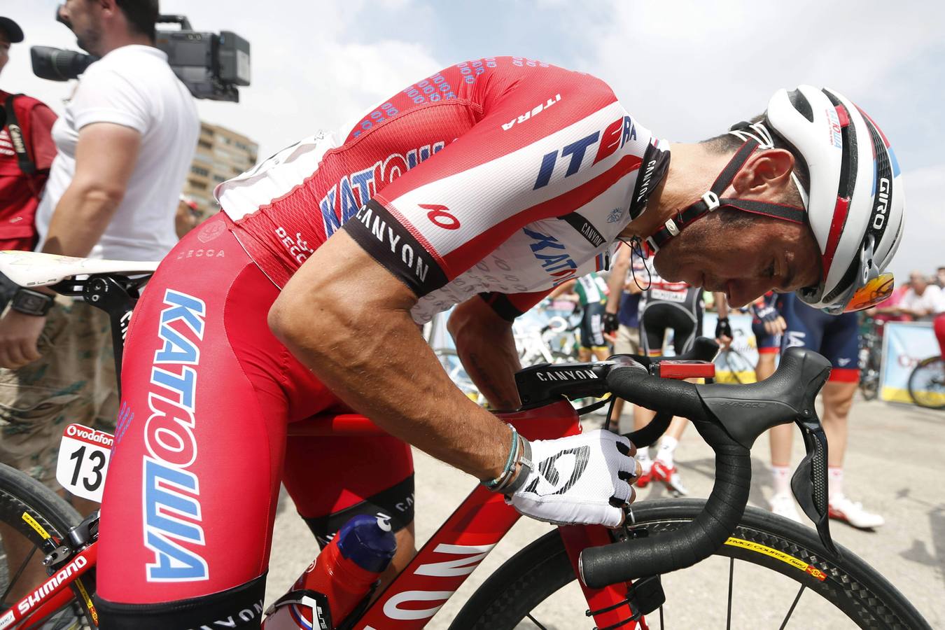 Bouhanni vuela en San Fernando, Valverde es el nuevo líder