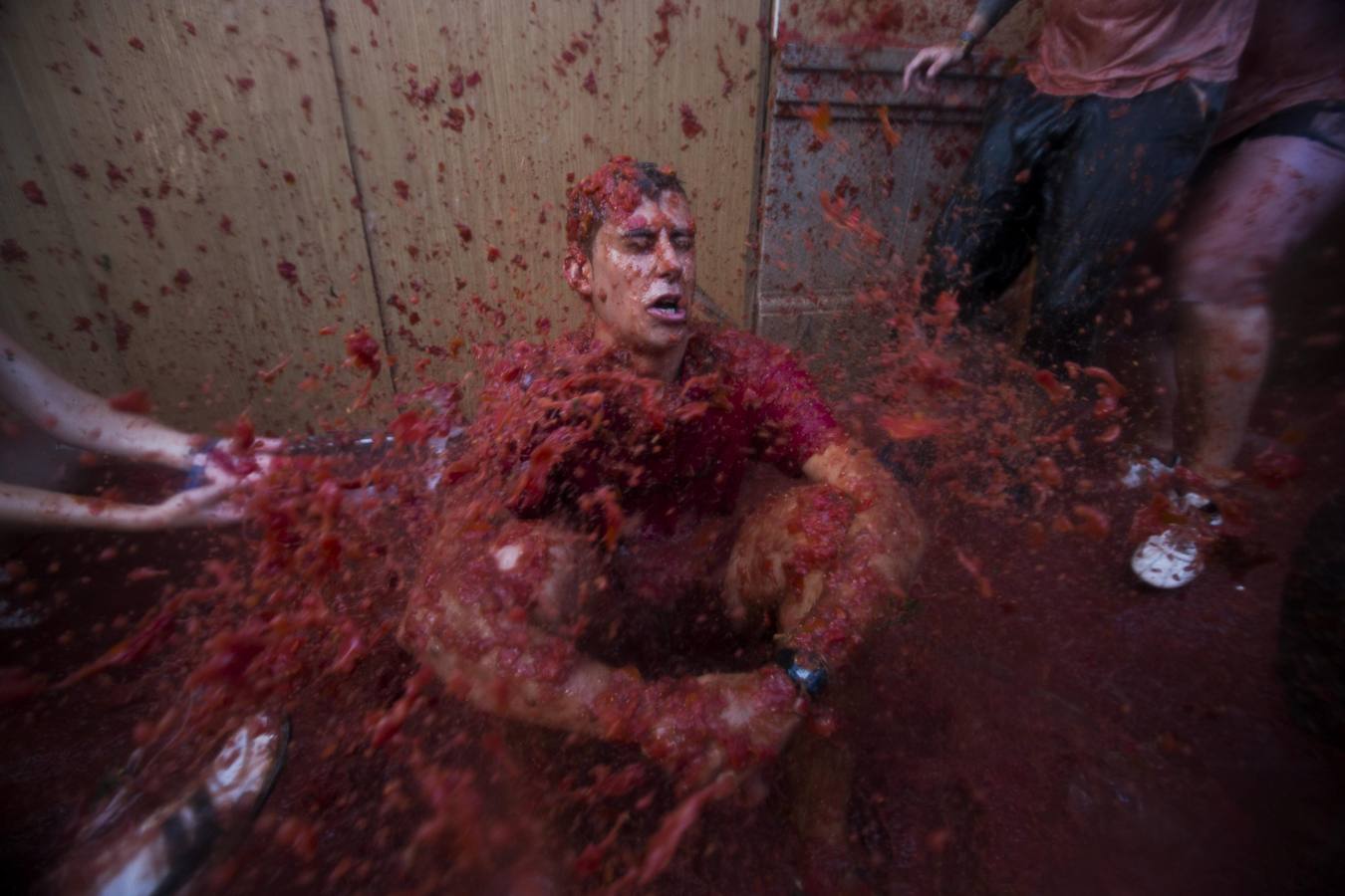 La Tomatina vuelve a teñir de rojo Buñol