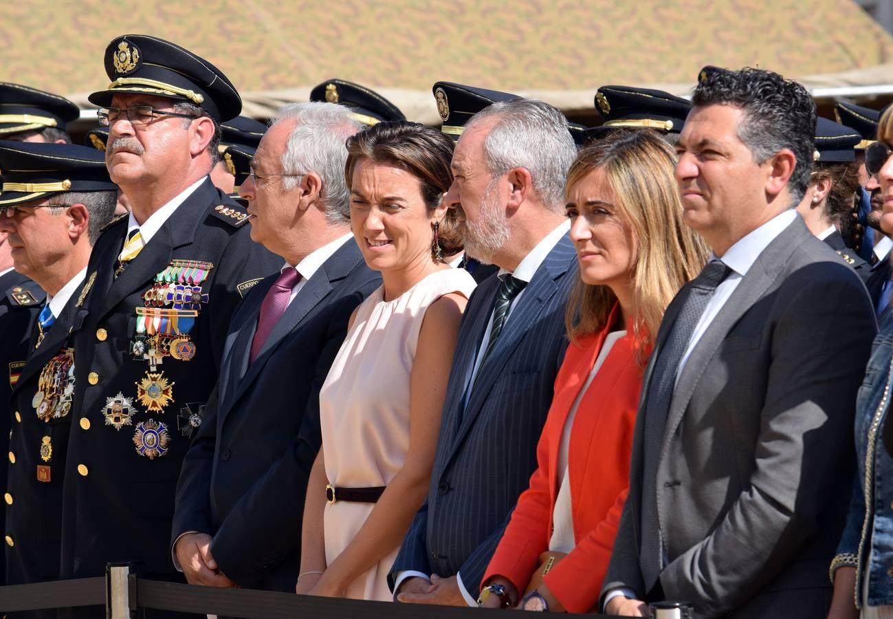 Entrega de condecoraciones con motivo del Día de la Policía