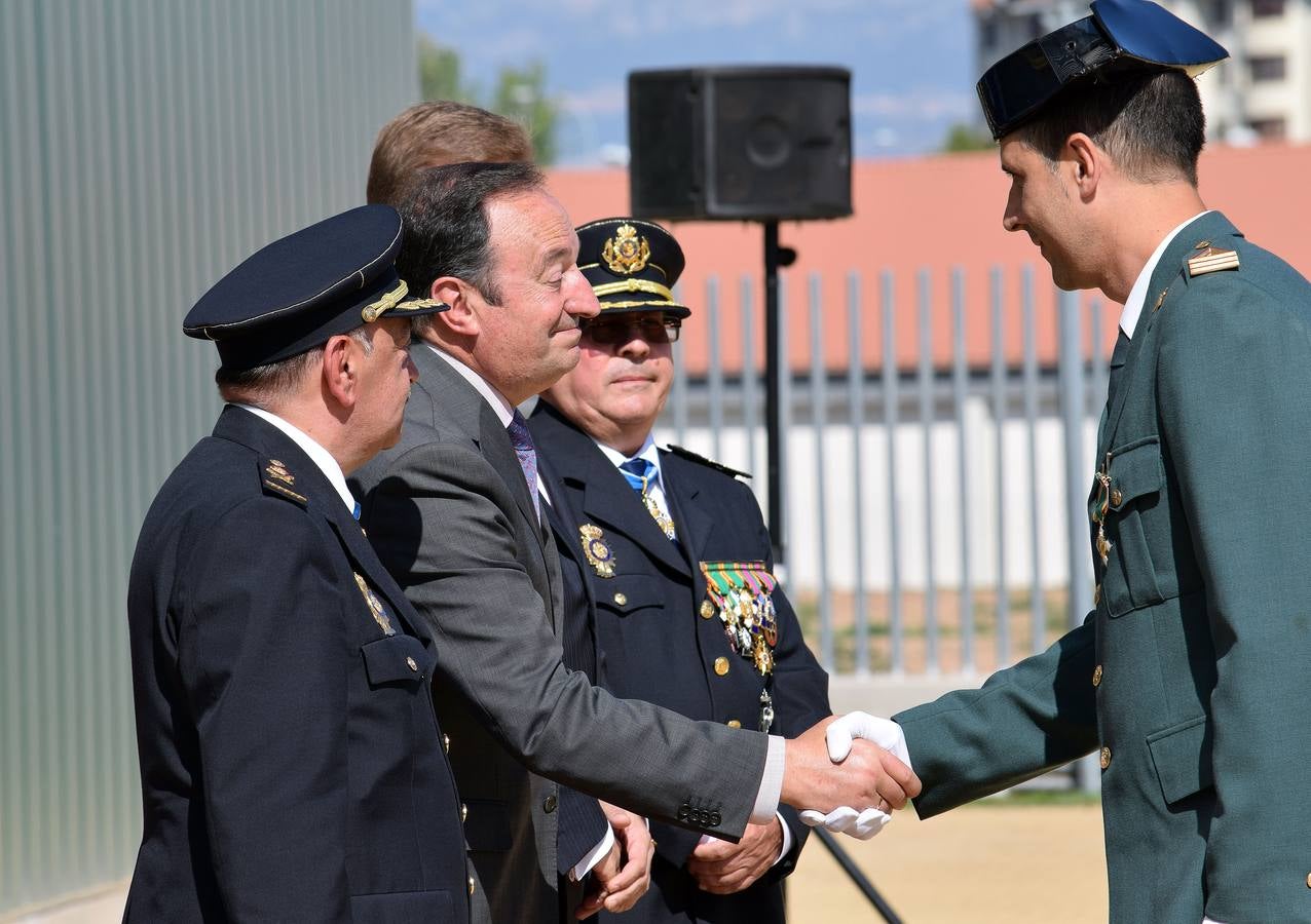 Entrega de condecoraciones con motivo del Día de la Policía