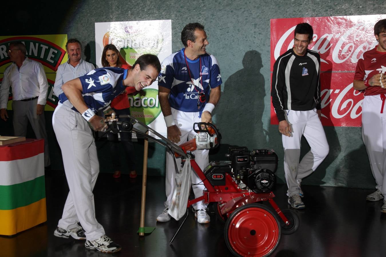 Sonrisas y lágrimas en la despedida de un campeón