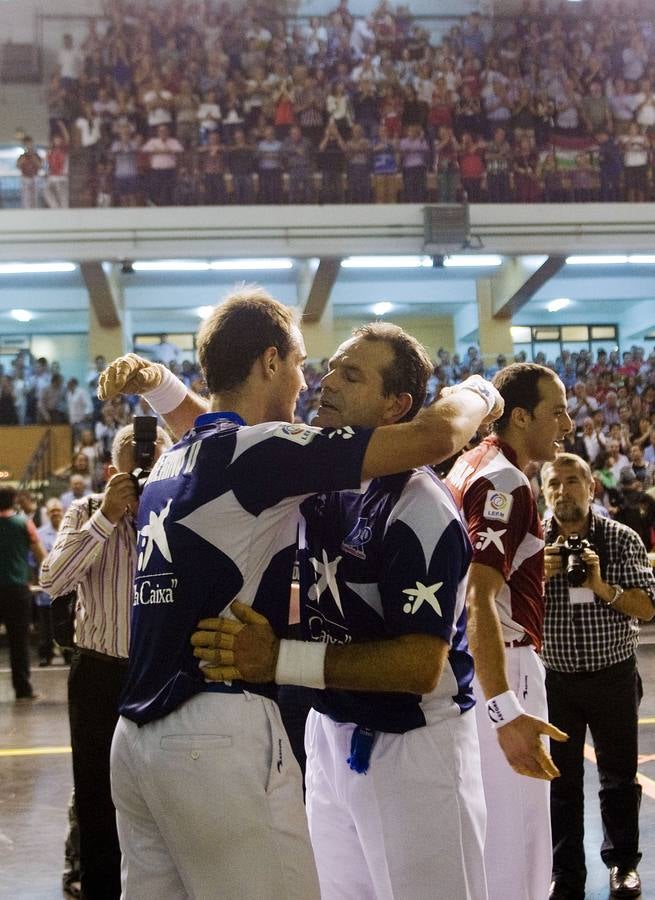 Sonrisas y lágrimas en la despedida de un campeón