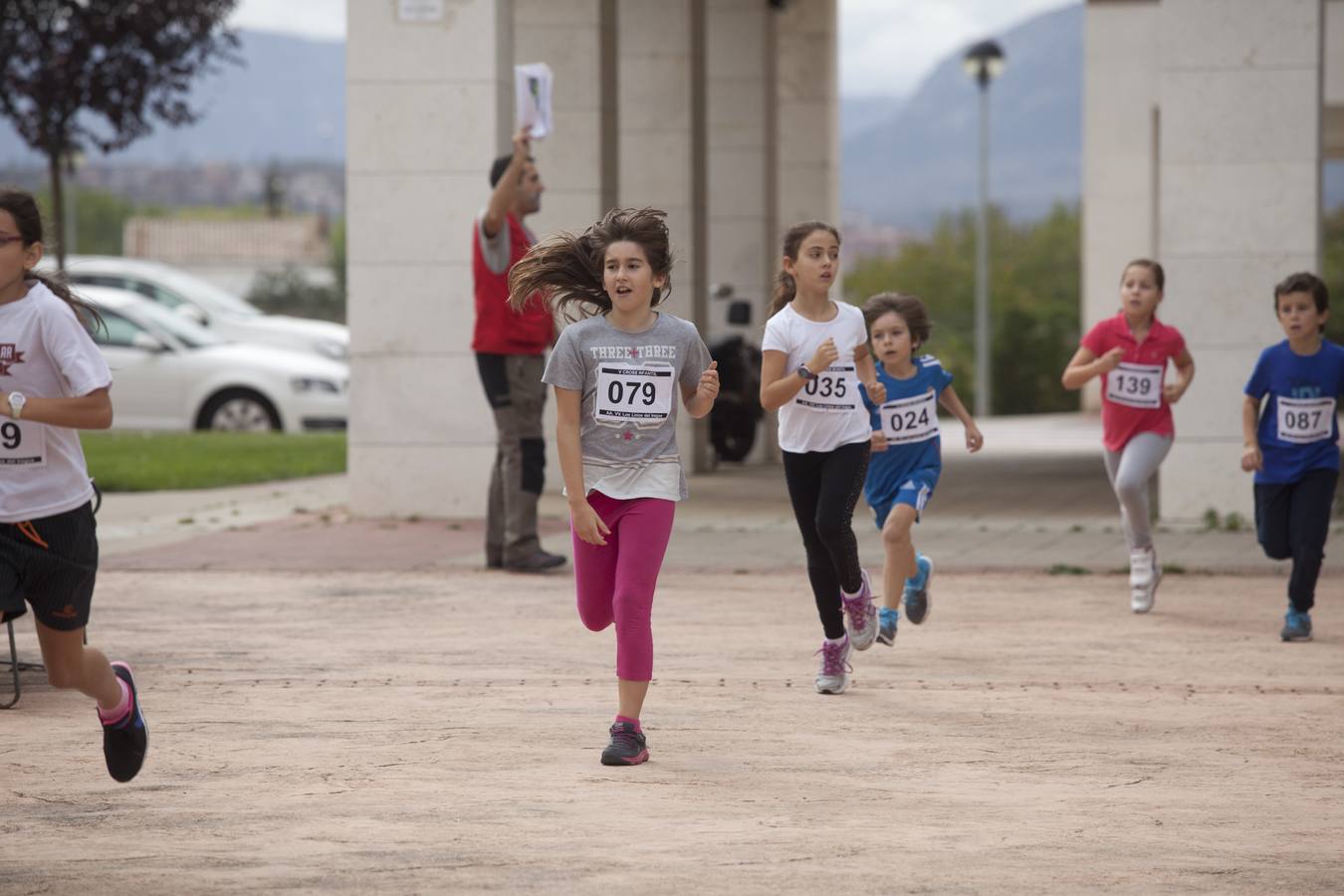 Carreras de cochecitos de niños en Los Lirios