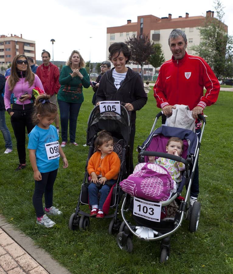 Carreras de cochecitos de niños en Los Lirios