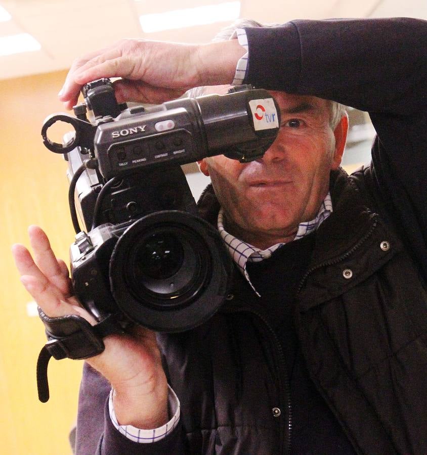 Los alumnos del Centro Ocupacional de Fundación Cáritas-Chavicar de Santo Domingo y Logroño visitan la multimedia de Diario LA RIOJA