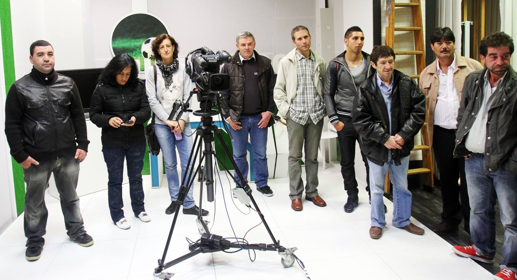 Los alumnos del Centro Ocupacional de Fundación Cáritas-Chavicar de Santo Domingo y Logroño visitan la multimedia de Diario LA RIOJA
