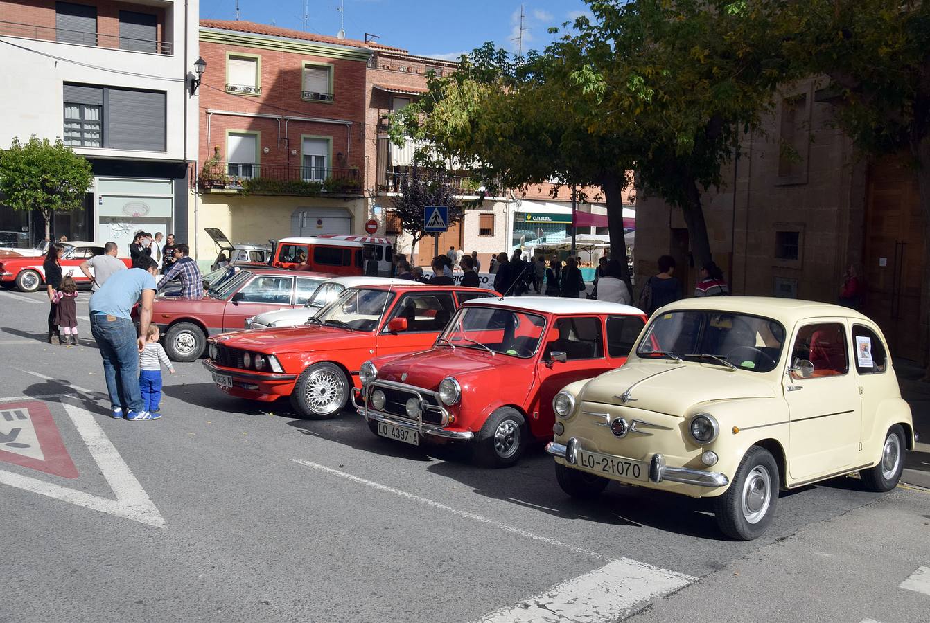 Concentración de coches clásicos en las Fiestas de Gracias de Lardero