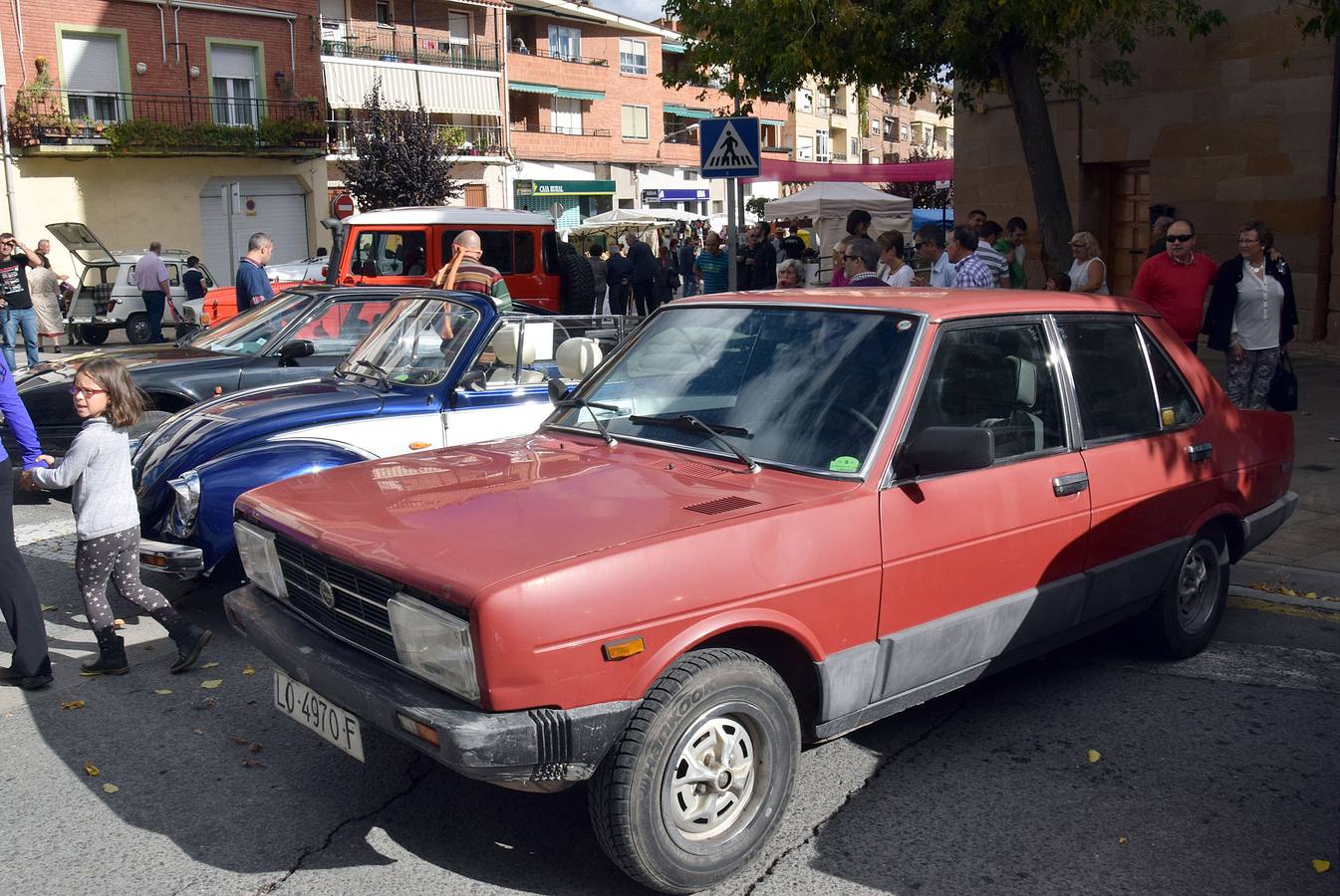 Concentración de coches clásicos en las Fiestas de Gracias de Lardero