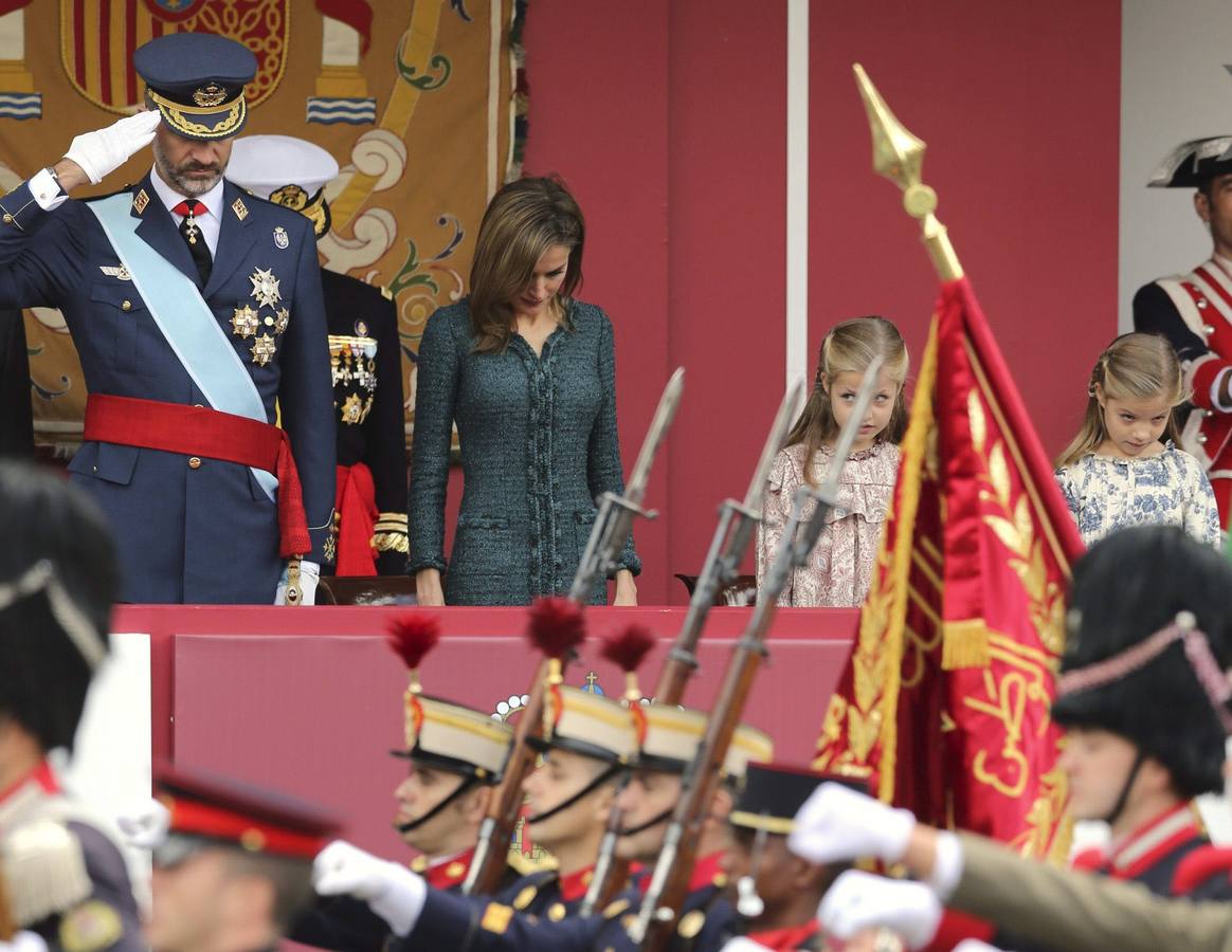 Los Reyes presiden su primer desfile de la Fiesta Nacional