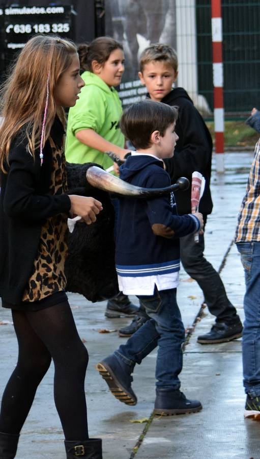 Encierro infantil con reses simuladas en las fiestas de Varea