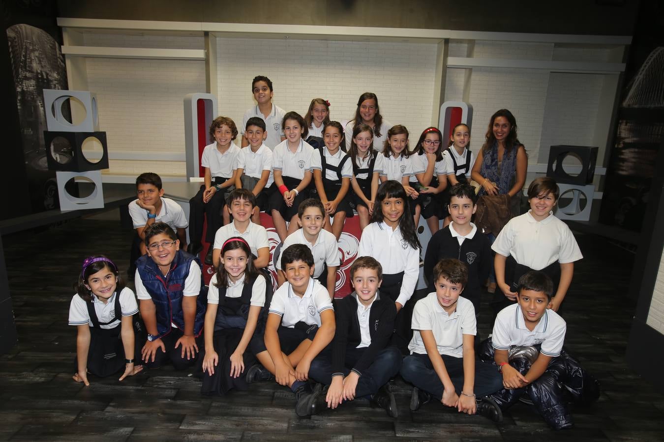 Los alumnos de 5º A del Colegio Adoratrices de Logroño visita la multimedia de Diario LA RIOJA