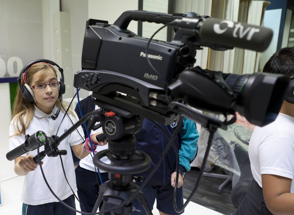Los alumnos de 5º B del Colegio Adoratrices de Logroño visitan la multimedia de Diario LA RIOJA