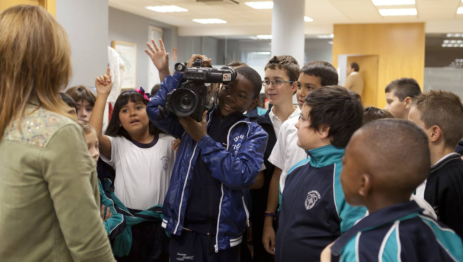 Los alumnos de 5º B del Colegio Adoratrices de Logroño visitan la multimedia de Diario LA RIOJA