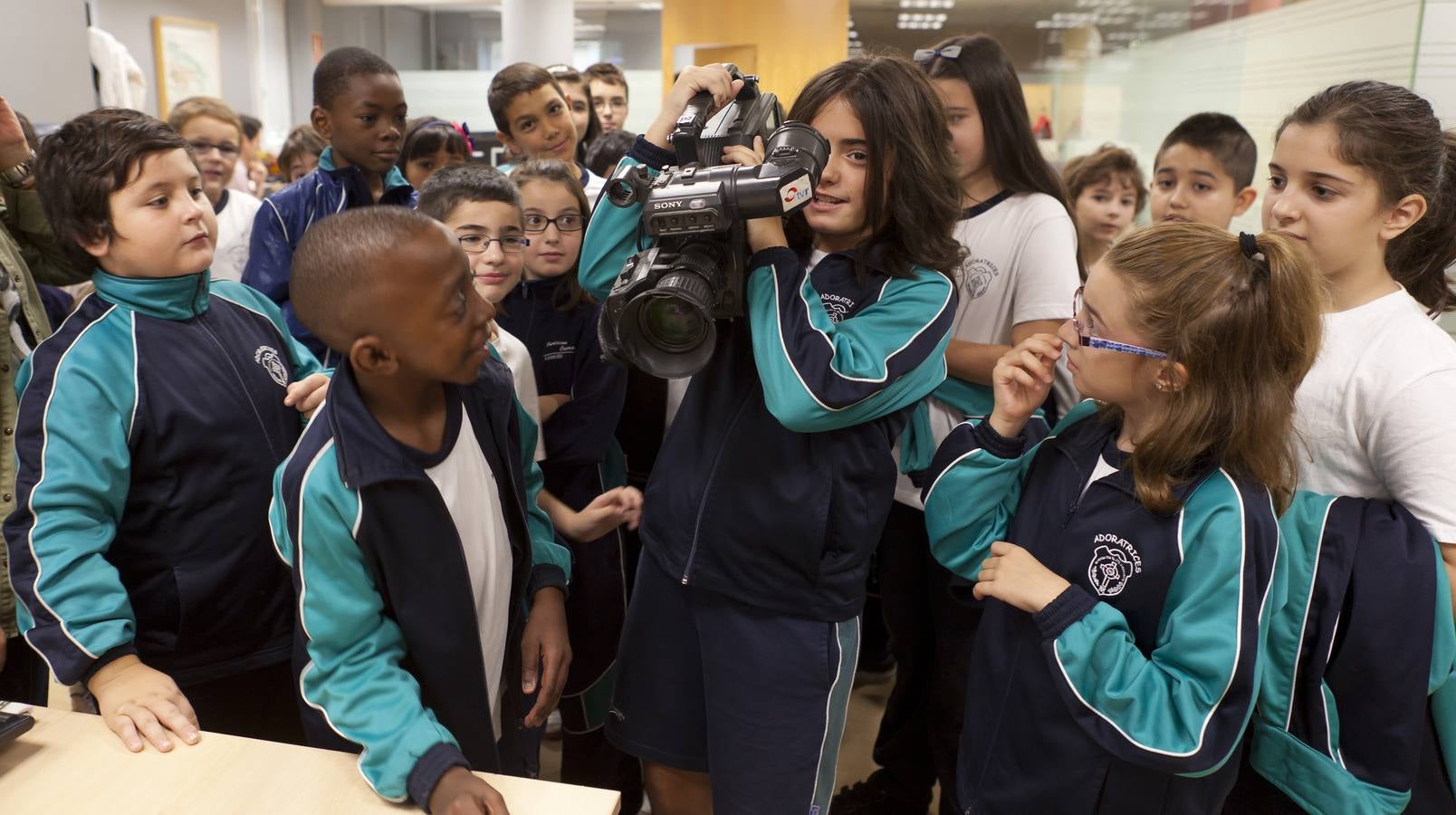 Los alumnos de 5º B del Colegio Adoratrices de Logroño visitan la multimedia de Diario LA RIOJA
