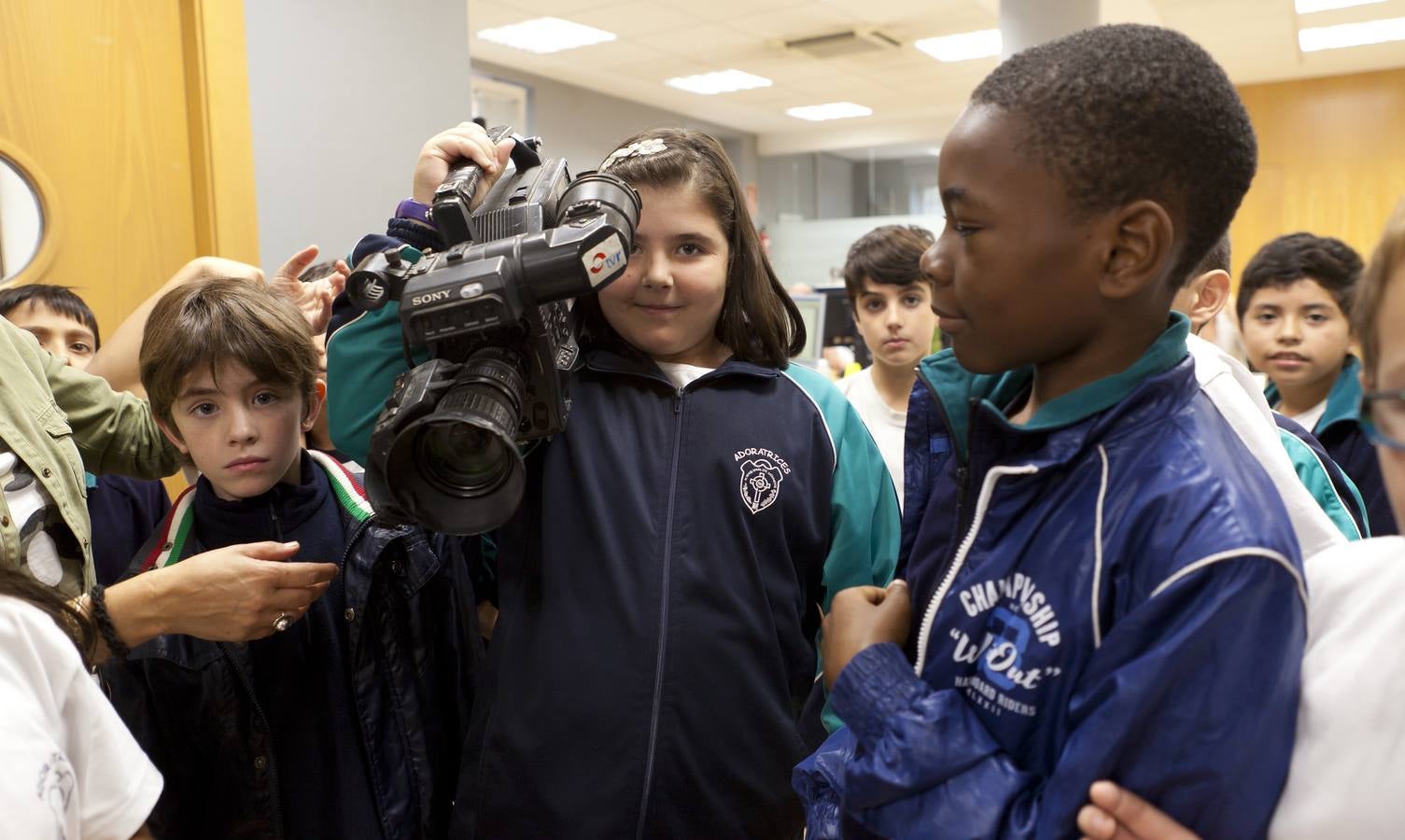 Los alumnos de 5º B del Colegio Adoratrices de Logroño visitan la multimedia de Diario LA RIOJA