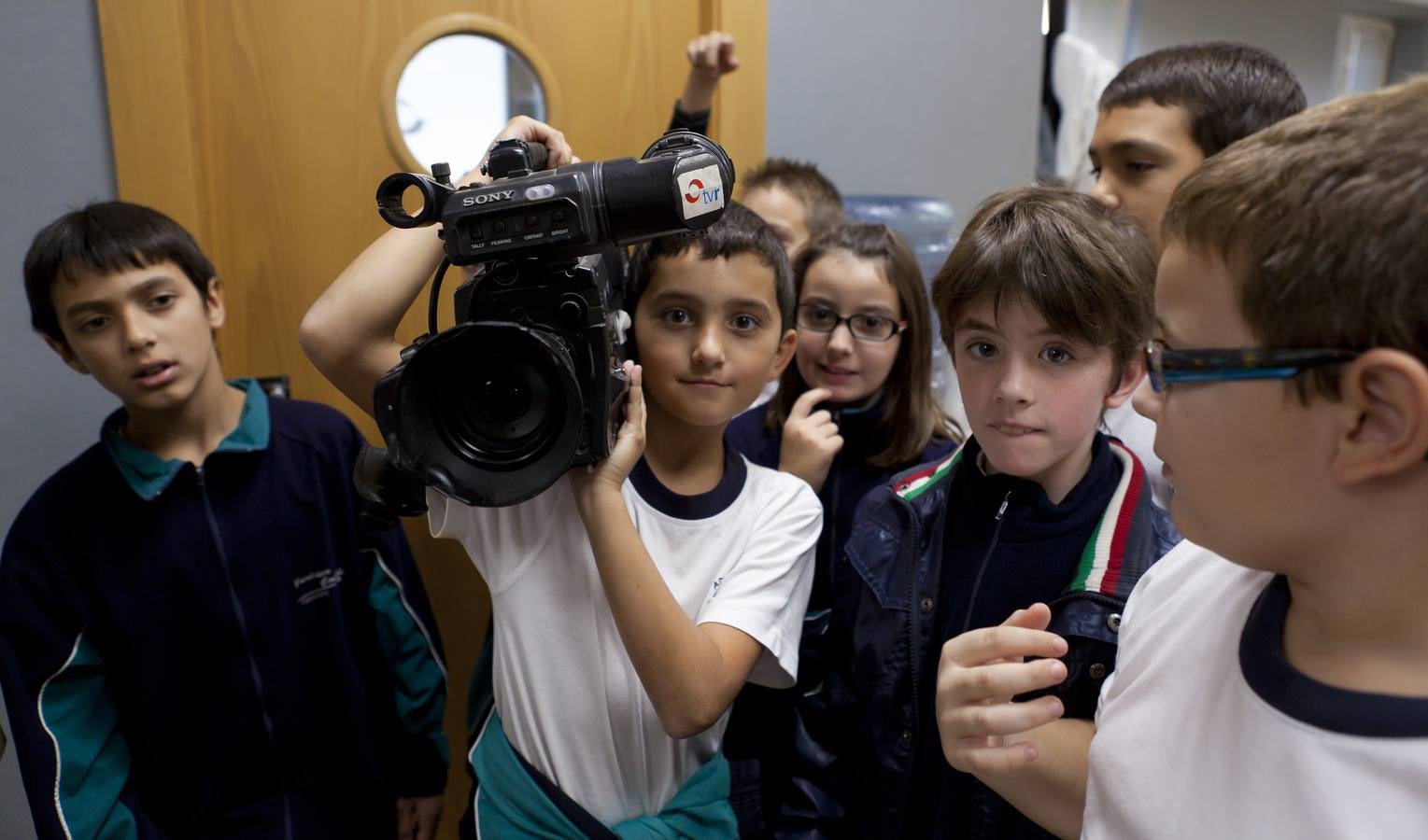Los alumnos de 5º B del Colegio Adoratrices de Logroño visitan la multimedia de Diario LA RIOJA