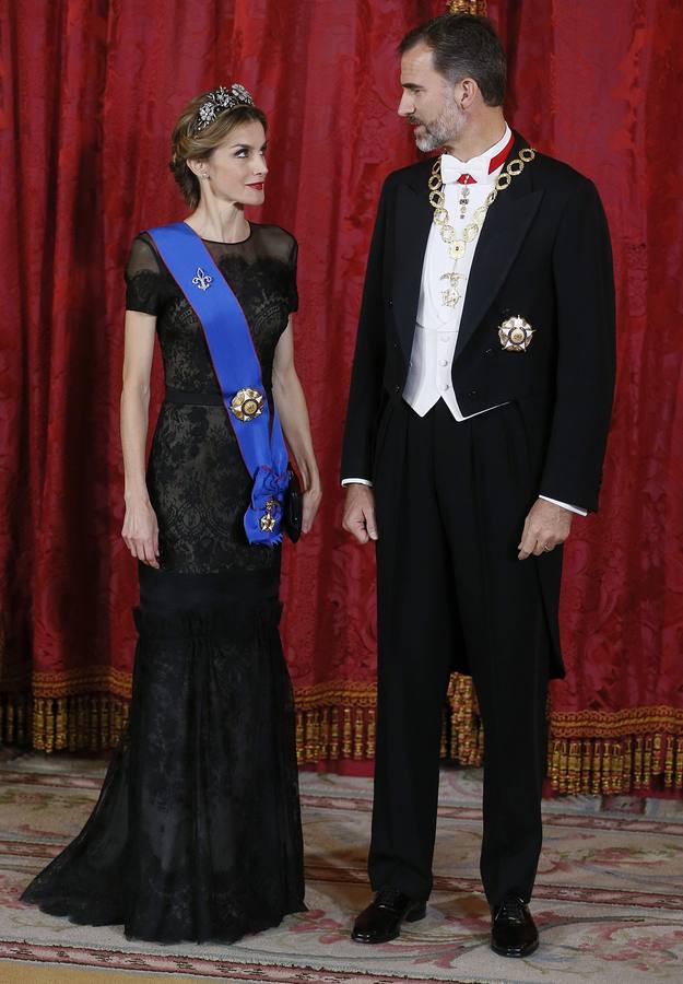 Los Reyes reciben a Bachelet en la primera visita de Estado con Felipe VI