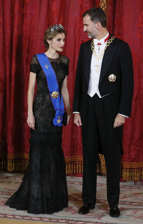 Los Reyes reciben a Bachelet en la primera visita de Estado con Felipe VI