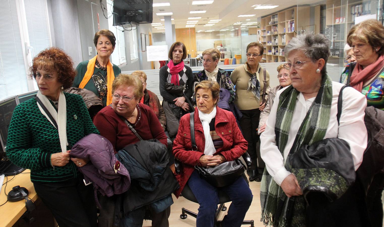 Visita a la multimedia de Diario LA RIOJA de un grupo del taller Vida Sana del Ayuntamiento de Logroño