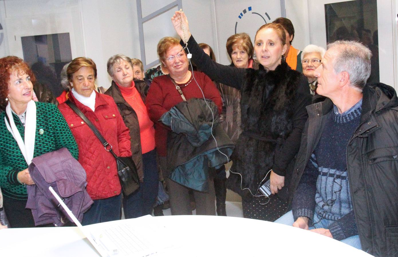 Visita a la multimedia de Diario LA RIOJA de un grupo del taller Vida Sana del Ayuntamiento de Logroño