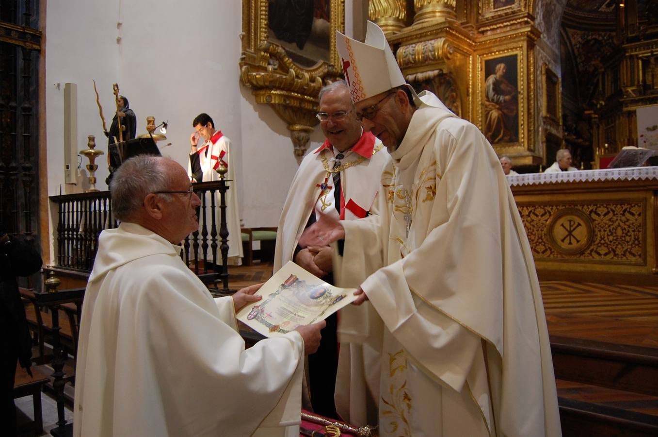 Inaugurado en Yuso un busto de Isabel la Católica y elección de Santiago Vivanco como caballero