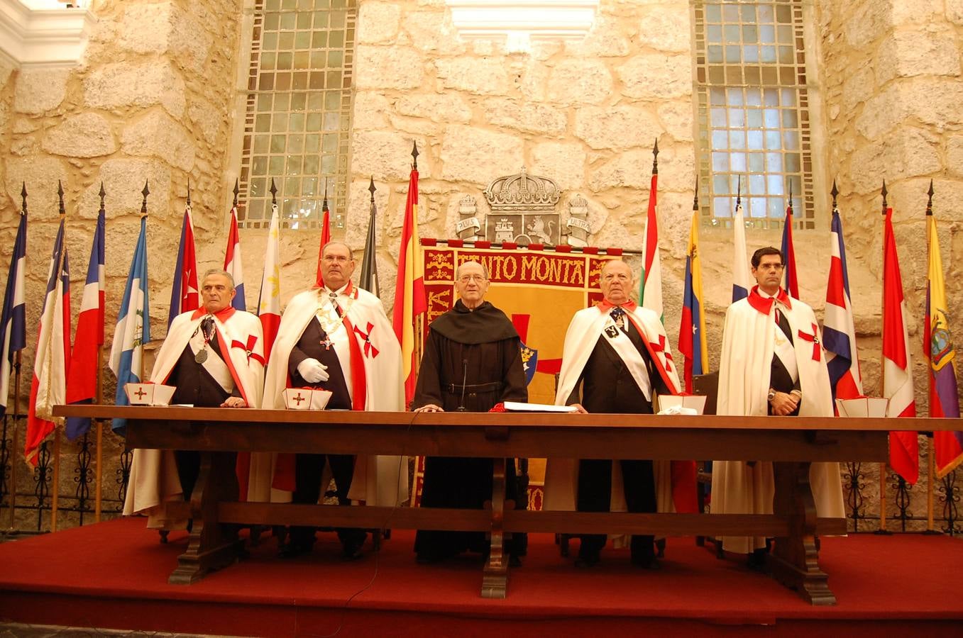 Inaugurado en Yuso un busto de Isabel la Católica y elección de Santiago Vivanco como caballero