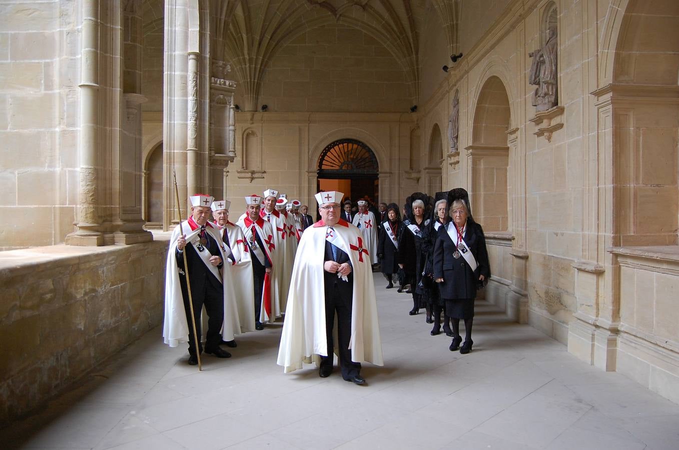 Inaugurado en Yuso un busto de Isabel la Católica y elección de Santiago Vivanco como caballero