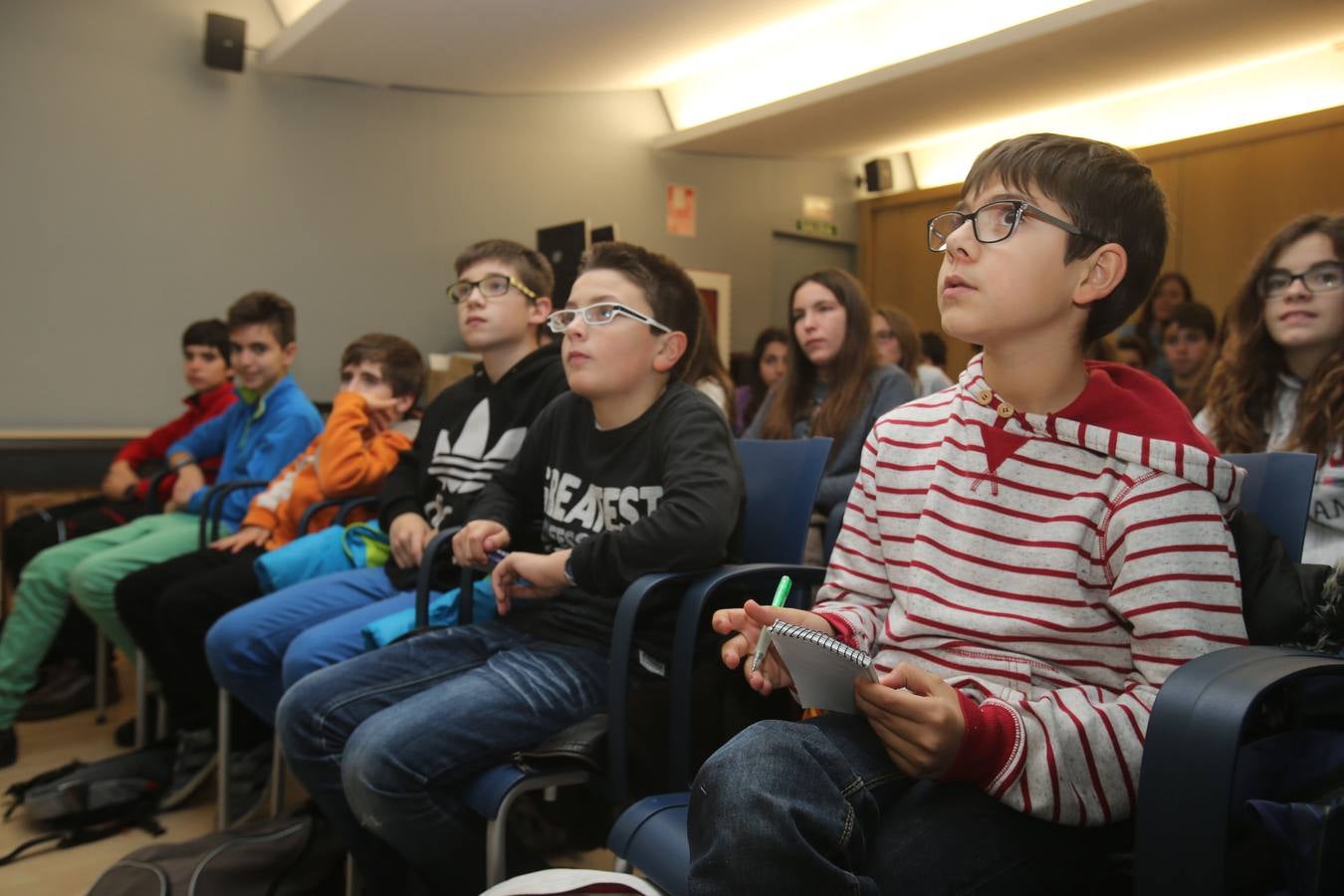 Alumnos de 1º y 2º,de la ESO, grupo B, del IES Virgen de Vico de Arnedo visitan la multimedia de Diario LA RIOJA