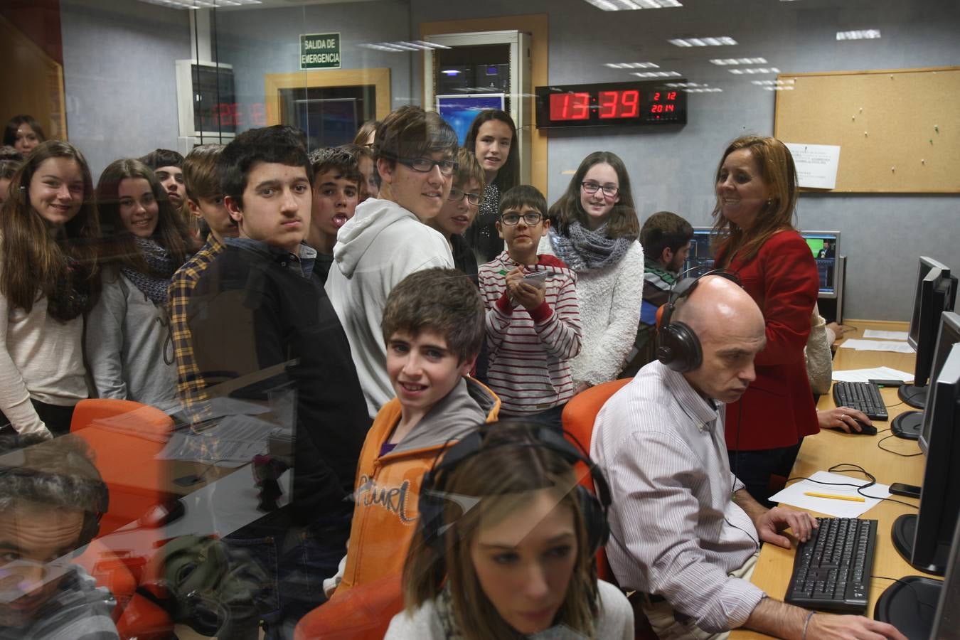 Alumnos de 1º y 2º,de la ESO, grupo B, del IES Virgen de Vico de Arnedo visitan la multimedia de Diario LA RIOJA