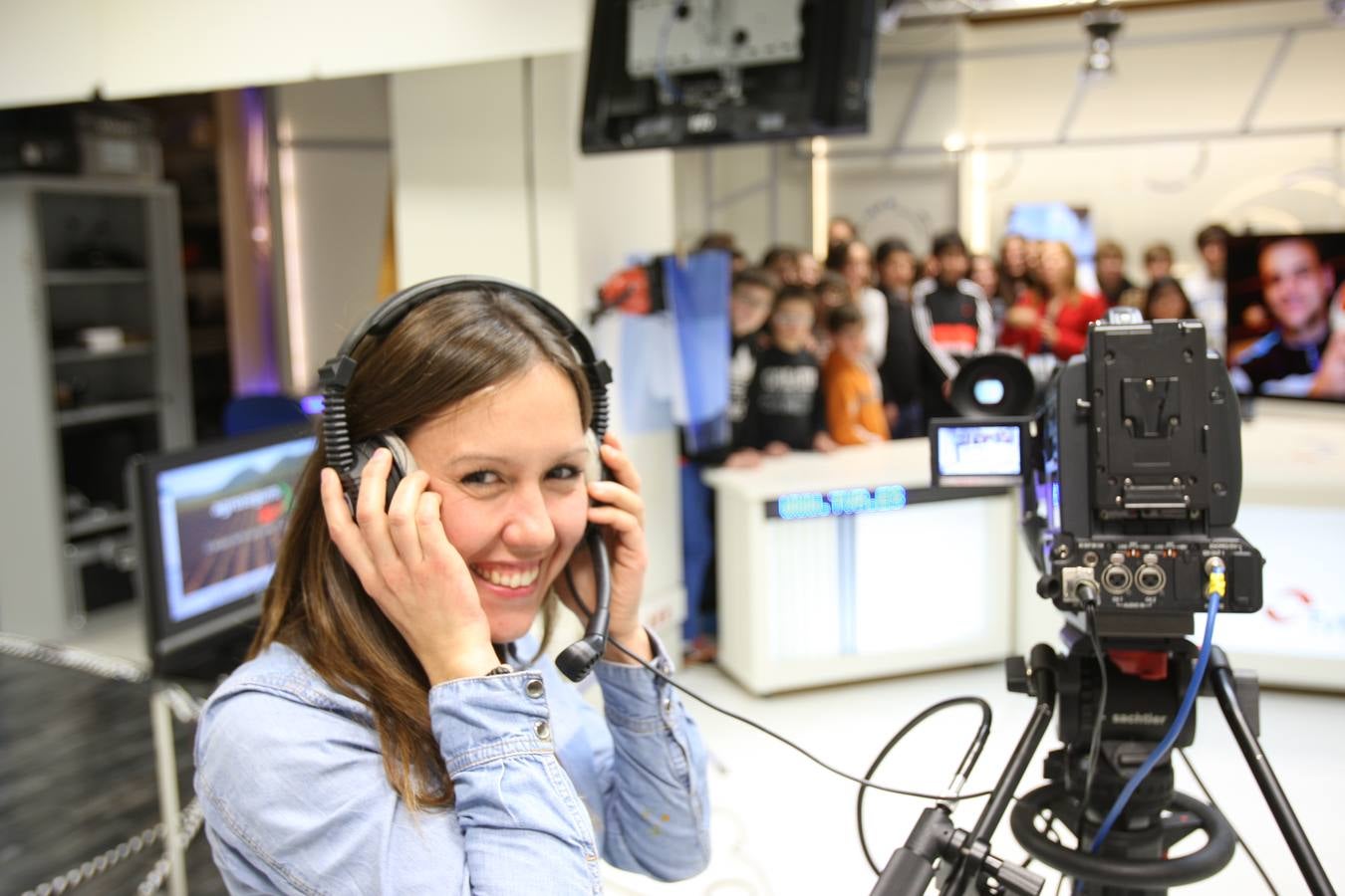 Alumnos de 1º y 2º,de la ESO, grupo B, del IES Virgen de Vico de Arnedo visitan la multimedia de Diario LA RIOJA