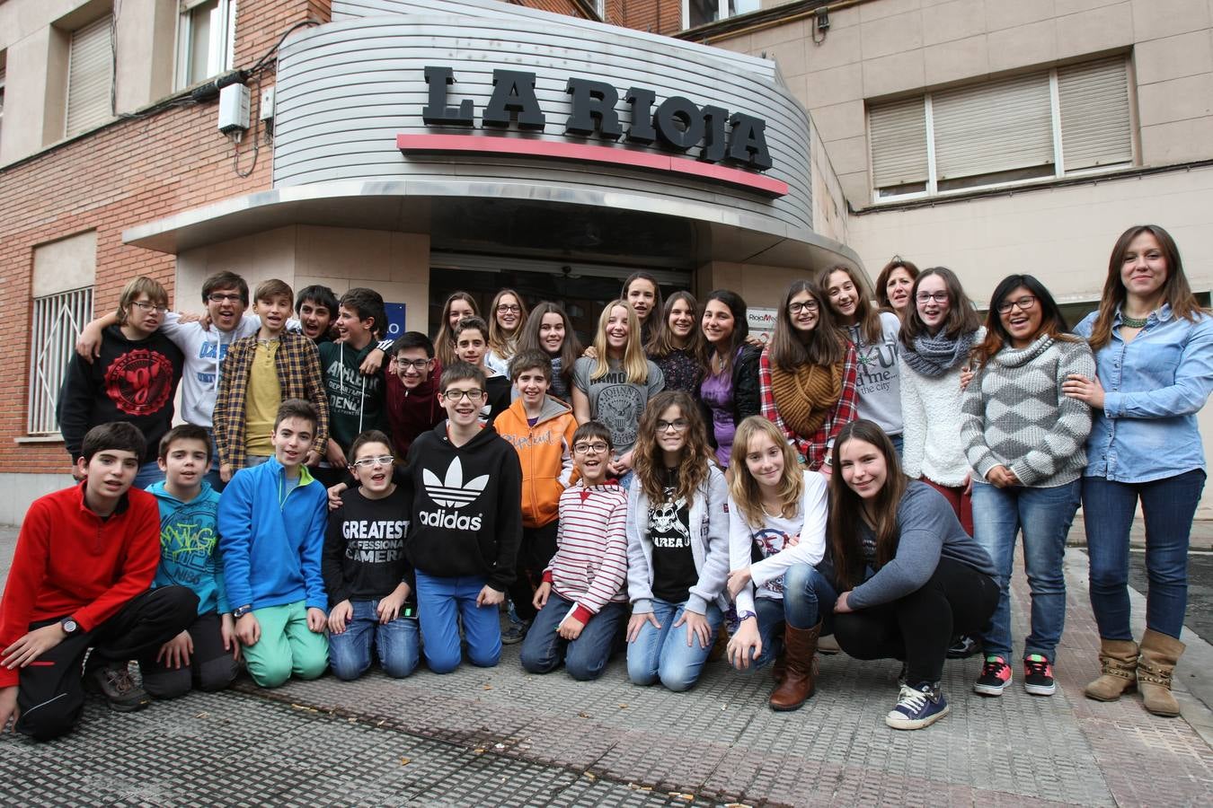 Alumnos de 1º y 2º,de la ESO, grupo B, del IES Virgen de Vico de Arnedo visitan la multimedia de Diario LA RIOJA
