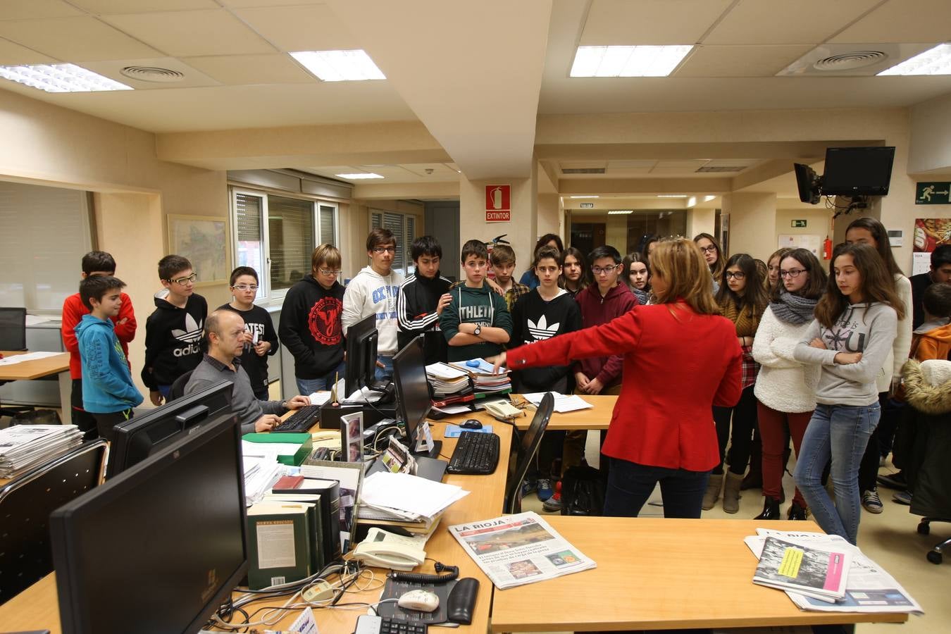 Alumnos de 1º y 2º,de la ESO, grupo B, del IES Virgen de Vico de Arnedo visitan la multimedia de Diario LA RIOJA