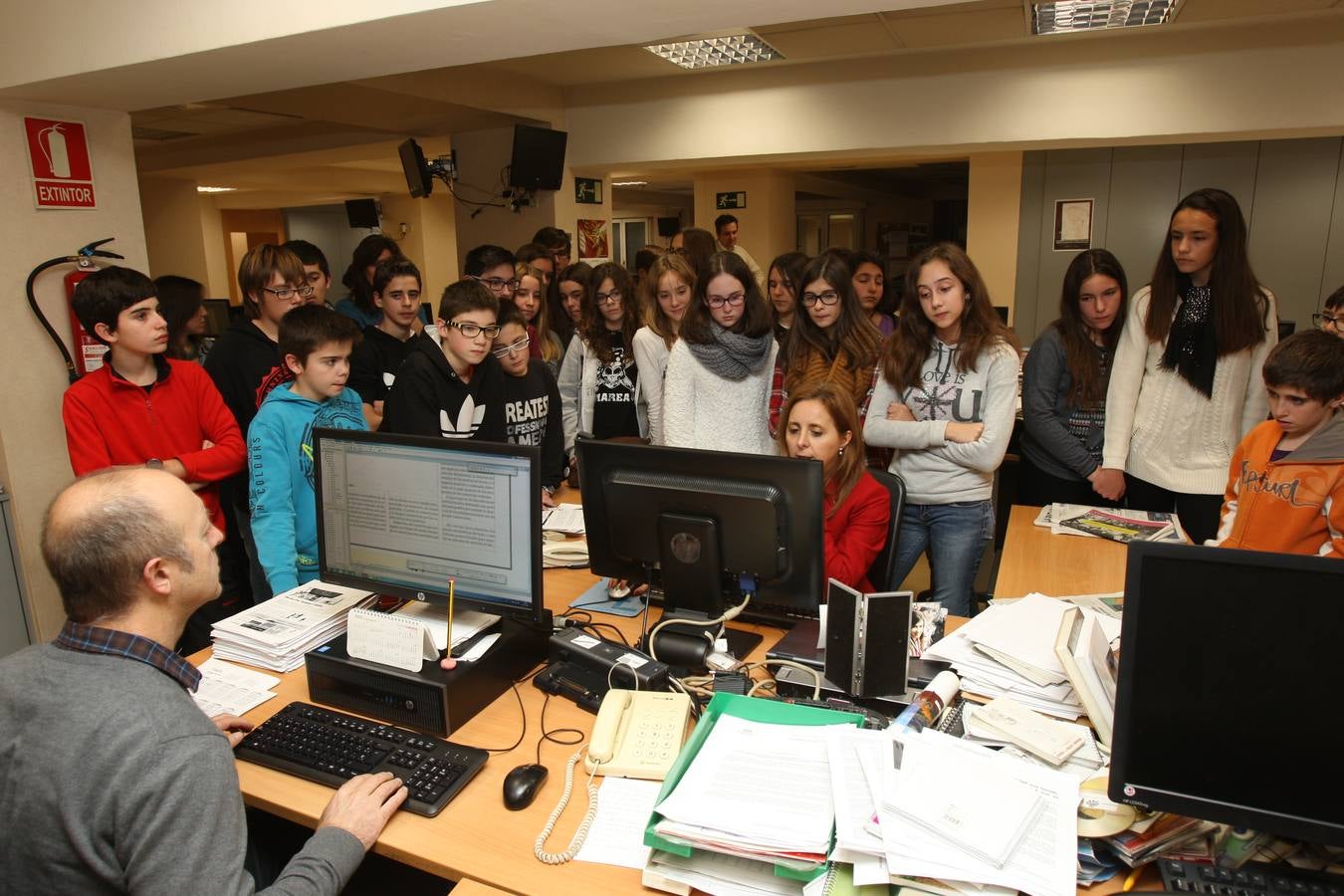 Alumnos de 1º y 2º,de la ESO, grupo B, del IES Virgen de Vico de Arnedo visitan la multimedia de Diario LA RIOJA