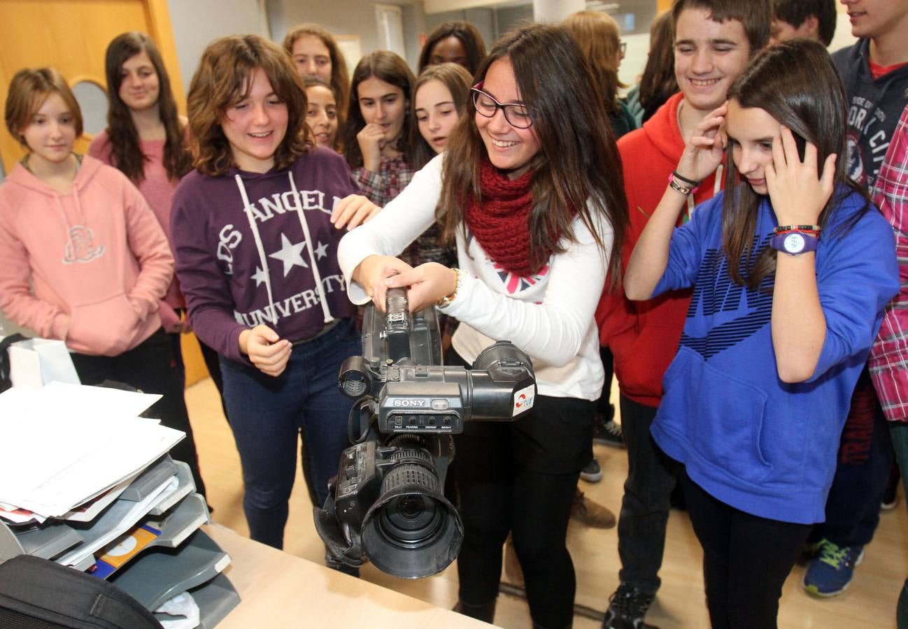 Alumnos de 1º y 2º,de la ESO, grupo A, del IES Virgen de Vico de Arnedo visitan la multimedia de Diario LA RIOJA