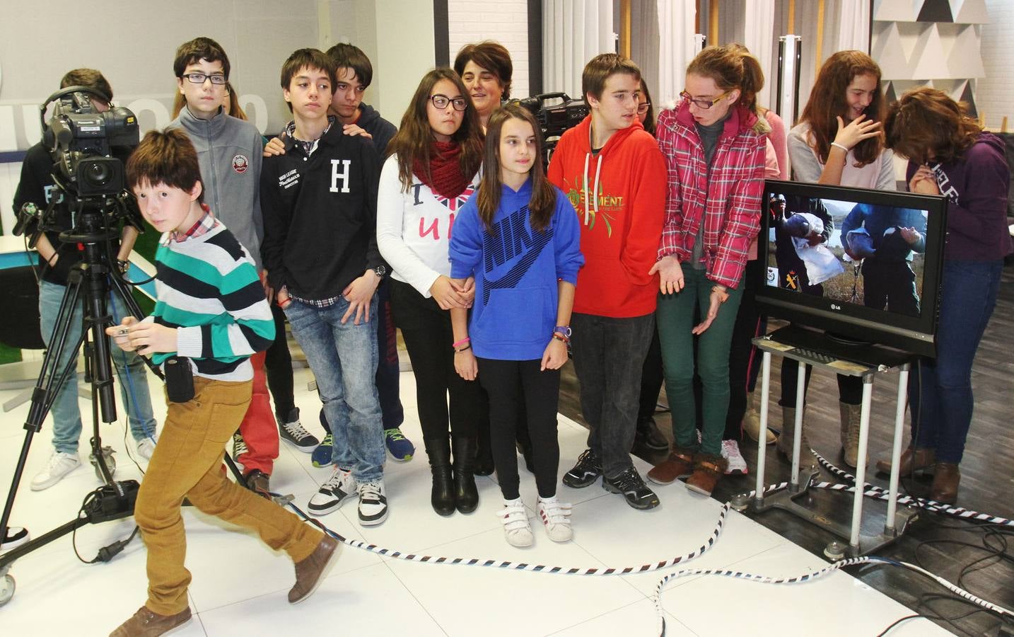 Alumnos de 1º y 2º,de la ESO, grupo A, del IES Virgen de Vico de Arnedo visitan la multimedia de Diario LA RIOJA