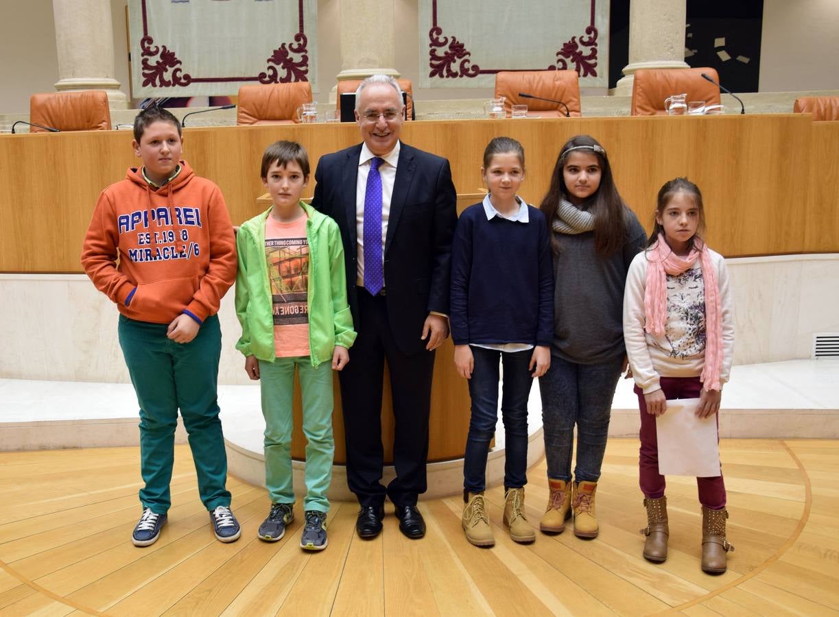 El Parlamento riojano acoge la lectura de la Constitución