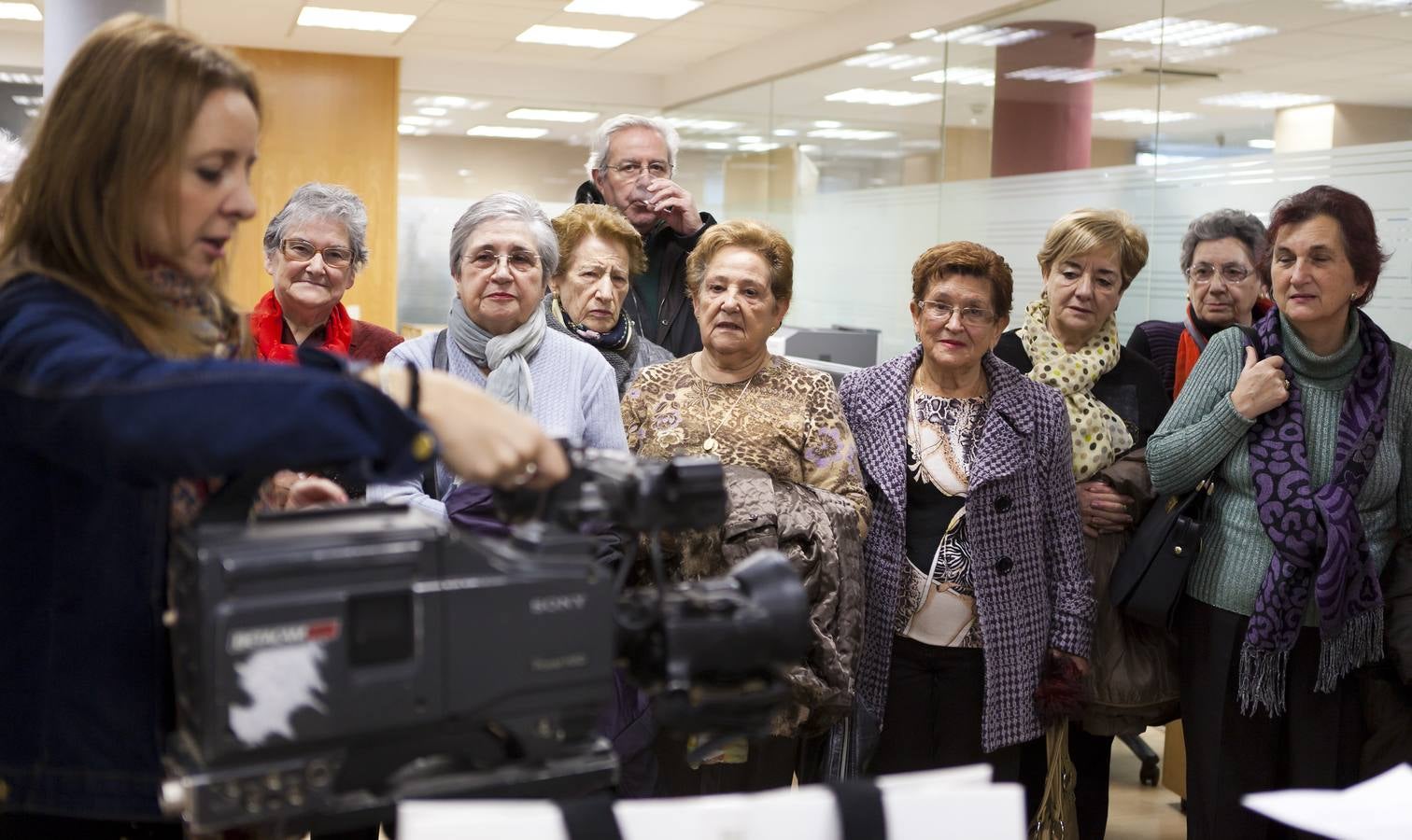 Alumnas del Programa Vida Sana del Ayuntamiento de Logroño visita la multimedia de Diario LA RIOJA