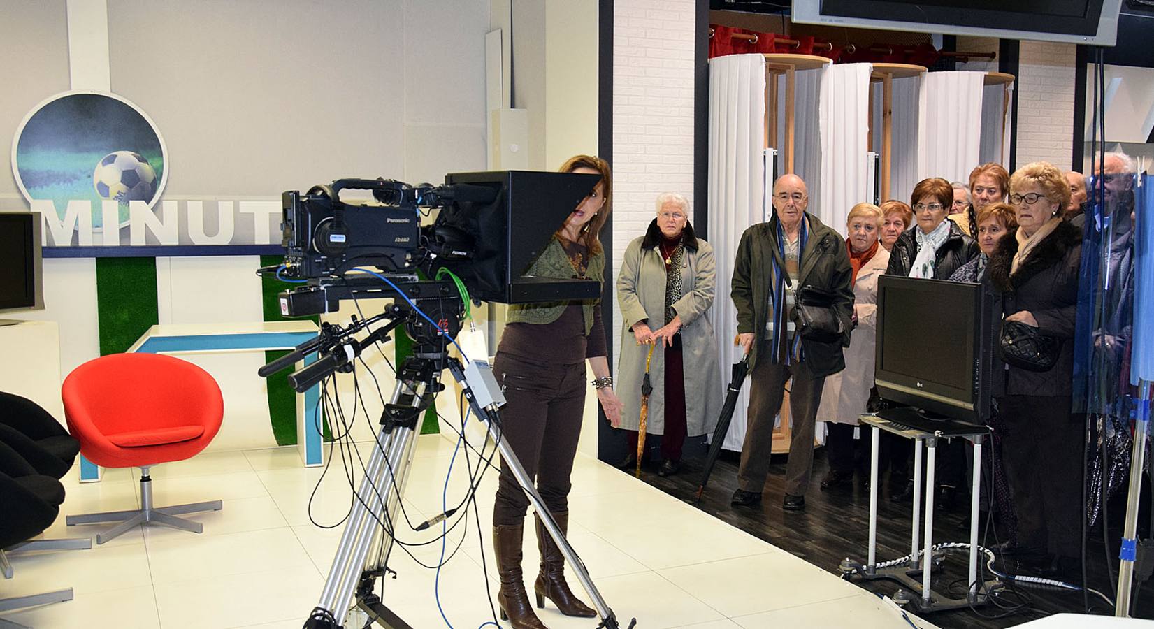 Alumnos del programa Vida Sana del Ayuntamiento de Logroño visitan la multimedia La Rioja