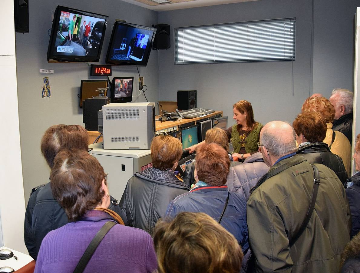 Alumnos del programa Vida Sana del Ayuntamiento de Logroño visitan la multimedia La Rioja