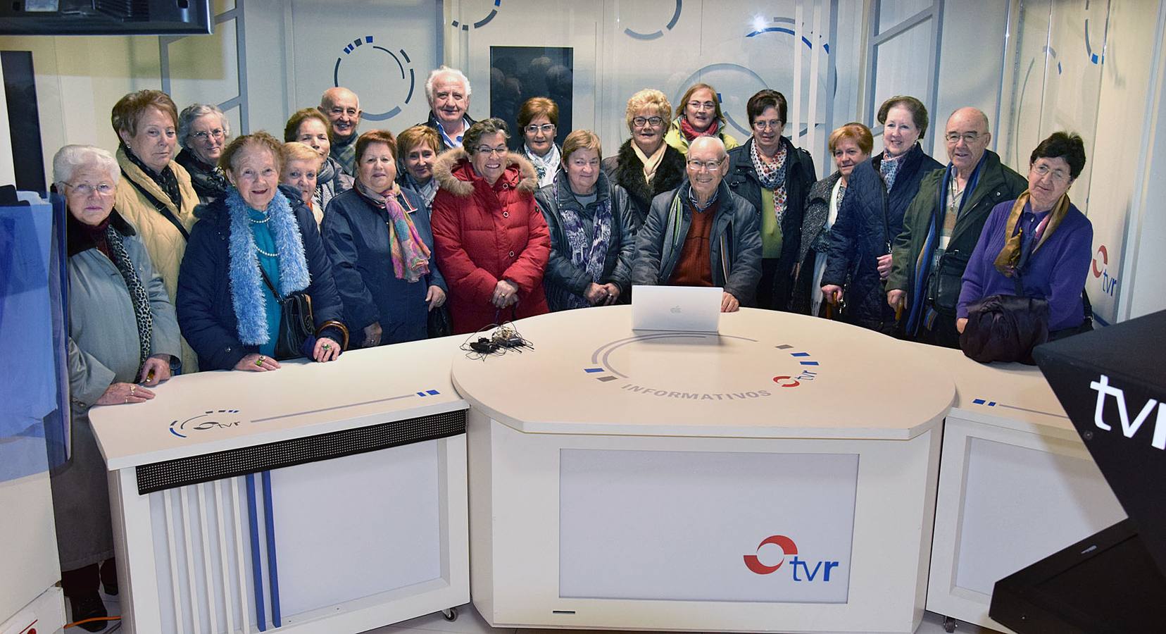 Alumnos del programa Vida Sana del Ayuntamiento de Logroño visitan la multimedia La Rioja