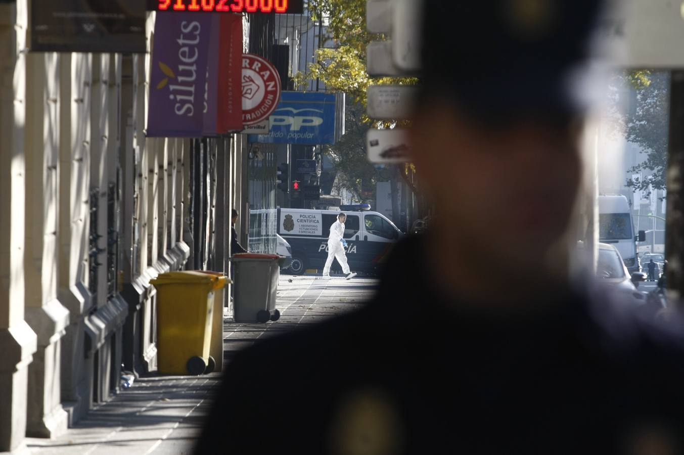 Por su parte, el PSOE ha condenado el "acto violento" perpetrado contra la sede del PP en Madrid y ha expresado su deseo de que este tipo de ataques "no se vuelvan a repetir".